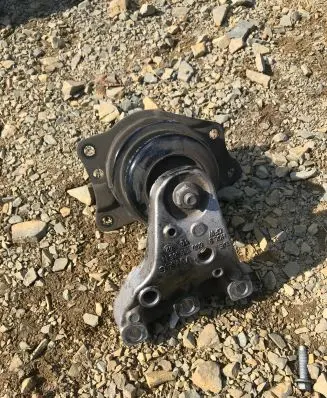 Skoda Fabia Mk1 (6Y) Engine mount bracket 6Q0199185N