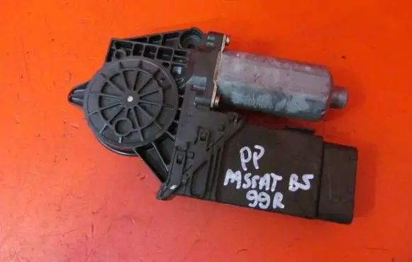 Volkswagen PASSAT B5 Front door window regulator motor 9776101434203