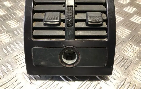 Rear air vent grill