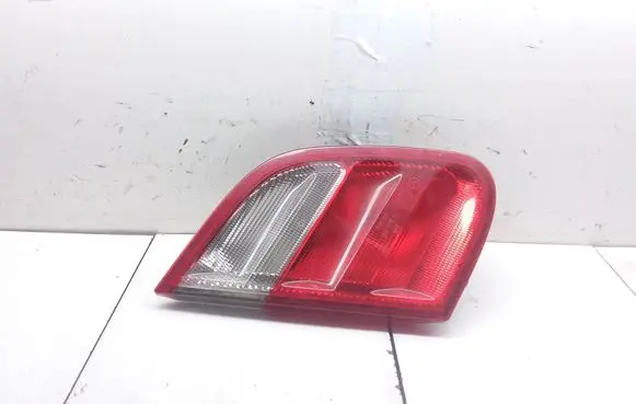 Tailgate rear/tail lights
