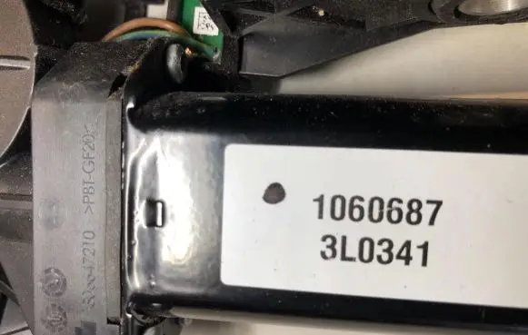 Audi S5 Seat belt adjustment motor 8F0857759