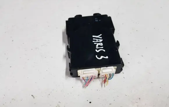 Toyota Yaris Air conditioner control unit module 896900D050