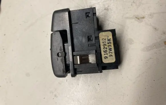 Volvo S70 V70 V70 XC Windscreen/window heater switch 9162952 97W35K