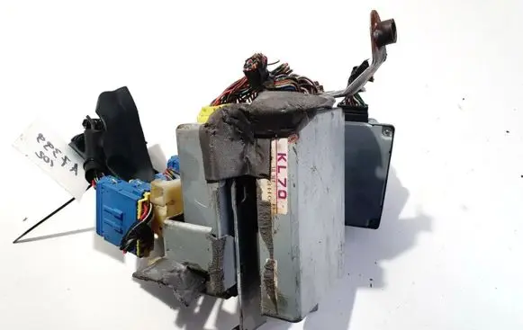 Mazda Xedos 9 ABS control unit/module t00267650a 2051249