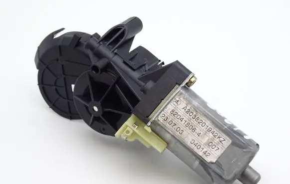 Mercedes-Benz C W203 Seat adjustment motor A2038201942