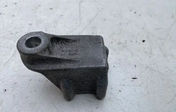Volvo S80 Engine mounting bracket 30645245