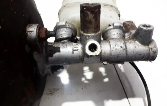 Master brake cylinder