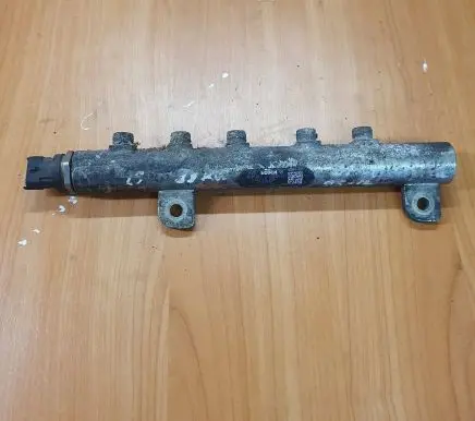 Opel Zafira B Fuel main line pipe 55197370 010724L3