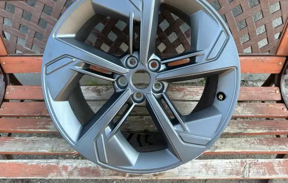 Jaguar E-Pace R19 alloy rim 