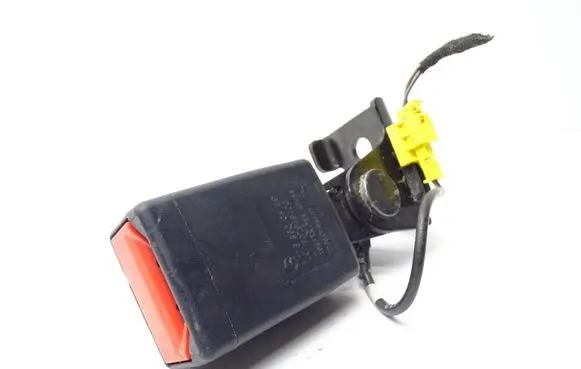 Mercedes-Benz A W176 Rear seatbelt buckle A1768600369