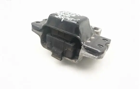 Skoda Superb B6 (3T) Engine mount bracket