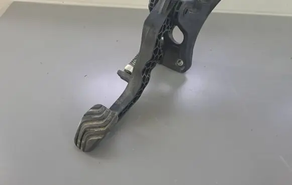 Dacia Sandero III Clutch pedal 465039787R 465404988R 465409712R