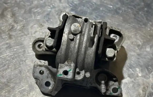 Citroen C5 Engine mount bracket 326B97
