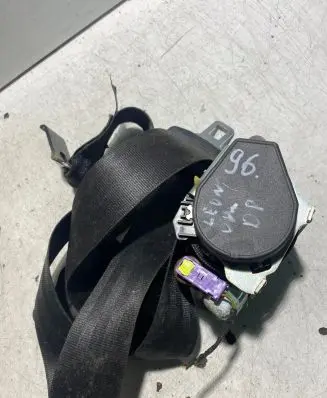 Seat Leon (1P) Front seatbelt 1P0857706A 04167117 047117