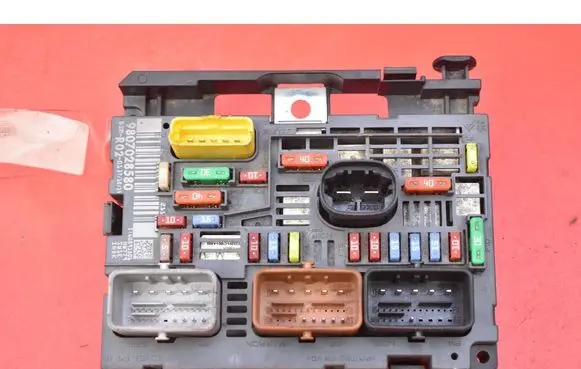 Peugeot 3008 I Fuse box set 9807028580