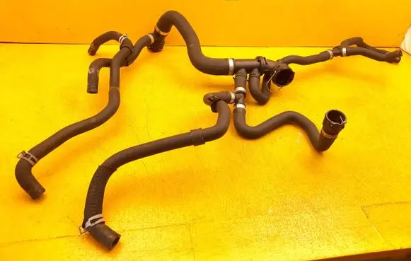 Volvo XC40 Engine coolant pipe/hose 32222095 8888769068