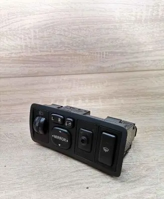 Toyota Avensis T250 Wing mirror switch 183575