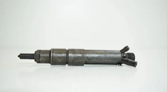 Audi A6 S6 C4 4A Fuel injector 028130201G