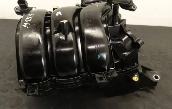 Toyota Yaris XP210 Intake manifold 17101F3040 17101-F3040 117422V2