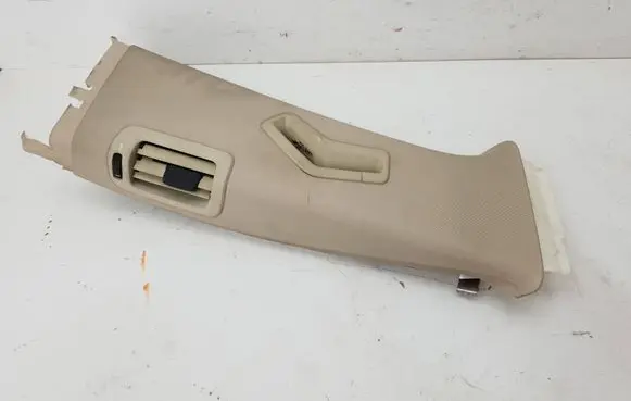 Volvo XC70 (B) pillar trim (bottom)