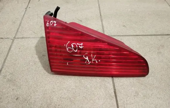 Peugeot 607 Tailgate rear/tail lights