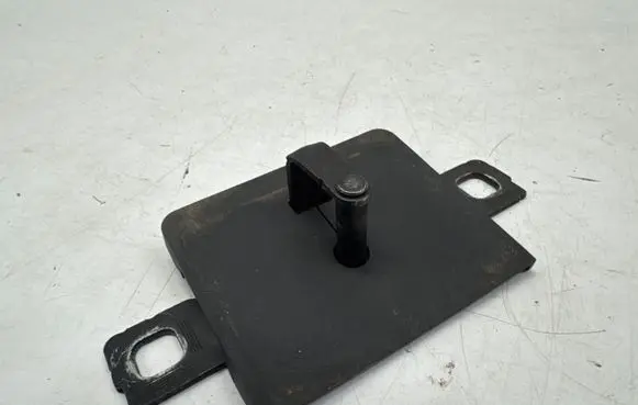 Seat Arona Loading door lock loop/hook striker 8V0827507H
