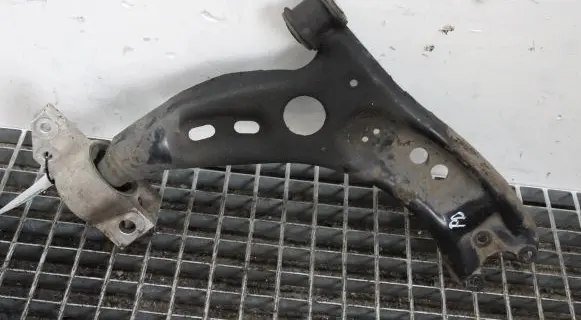 Volkswagen PASSAT B7 Front lower control arm/wishbone