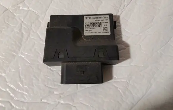 Audi A4 S4 B9 Fuel injection pump control unit/module 8W0906093C