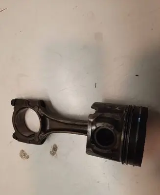 Toyota Corolla Verso E121 Piston with connecting rod