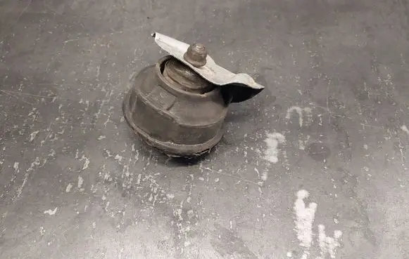 BMW 3 E46 Engine mount vacuum valve 1094814