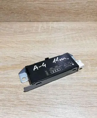 Audi A4 S4 B8 8K Aerial antenna amplifier 8K9035225