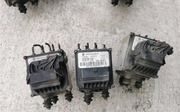 Volkswagen PASSAT B6 ABS Pump 3C0614095P