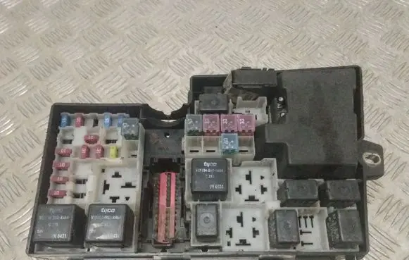 Mazda 3 I Fuse module 3M5T14A142AB