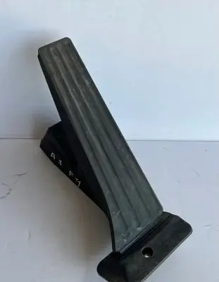 BMW 5 F10 F11 Accelerator throttle pedal 6860784 35426860784 25916010