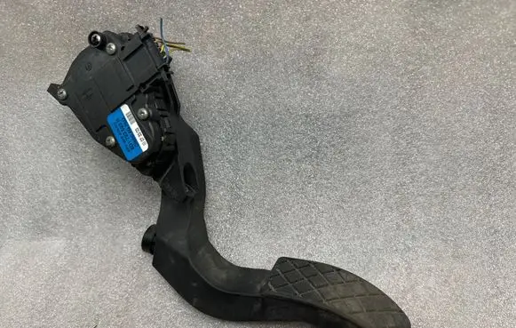Audi A6 S6 C5 4B Accelerator throttle pedal 8D1723523N 6PV00837602
