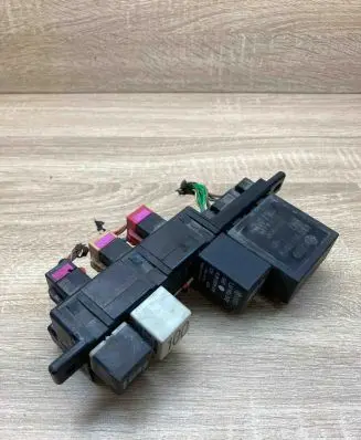 Volkswagen Golf IV Fuse box set 8L0941822 1J0906383