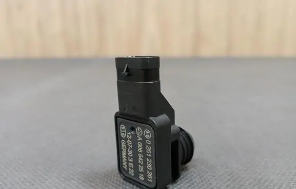 Mercedes-Benz E A207 Hydraulic servotronic pressure valve 0065422518 A0065422518