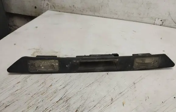 Audi Q7 4L Trunk door license plate light bar 8P4827574