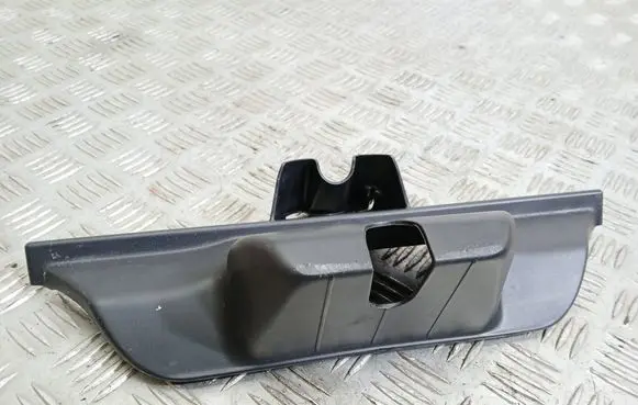 BMW X5 E70 Tailgate/boot lid lock trim 7177378