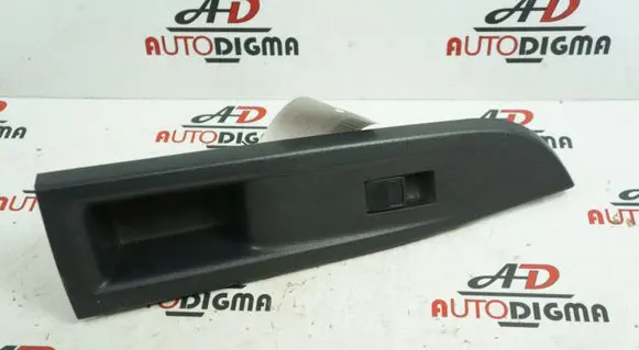 Subaru Trezia Electric window control switch 7423152600
