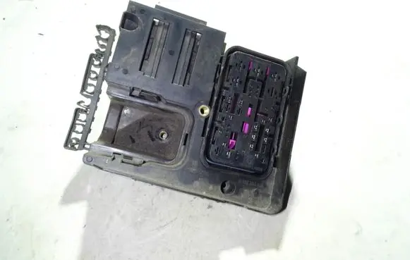 Volkswagen Touran I Fuse box cover 1K0907361B
