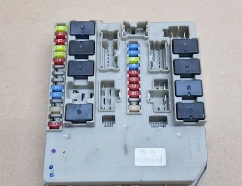 Renault Clio III Fuse module 902663A