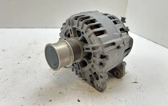 Volkswagen Polo VI Generator/alternator 05E903026Q
