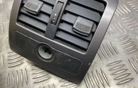 Audi A6 S6 C5 4B Rear air vent grill 4B0819203 AT7H5