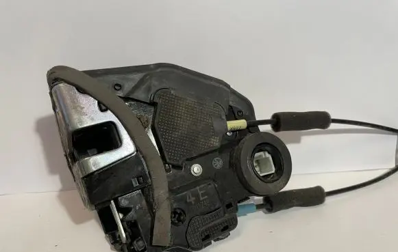 Toyota Verso-S Rear door lock