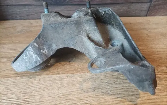 Audi A4 S4 B6 8E 8H Engine mounting bracket