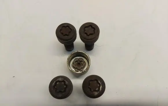 BMW i3 Anti-theft wheel nuts and lock BMWI3Sru58010