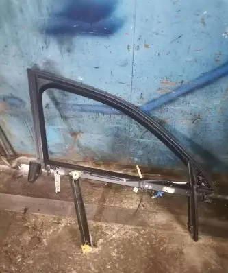 Audi A4 S4 B7 8E 8H Front door window/glass frame 