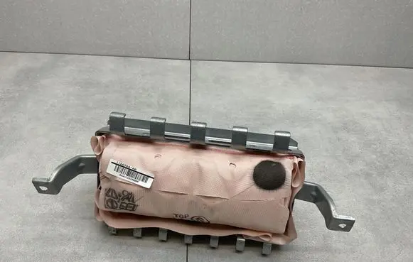 Nissan Pulsar Passenger airbag 