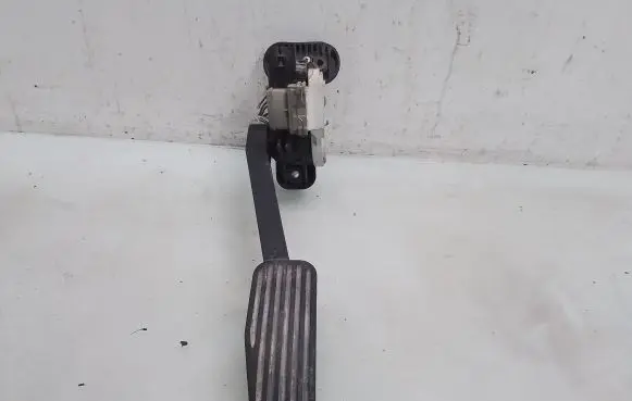 Volvo S60 Accelerator throttle pedal 30636003